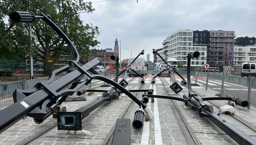 Nowe latarnie na moście Pomorskim Południowym