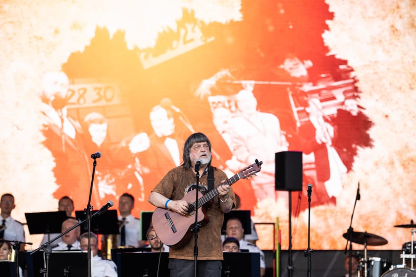 Koncert ?Hej szable w dłoń!? poświęcony Andrzejowi Waligórskiemu na Rynku we Wrocławiu, 26.06.2022 r.