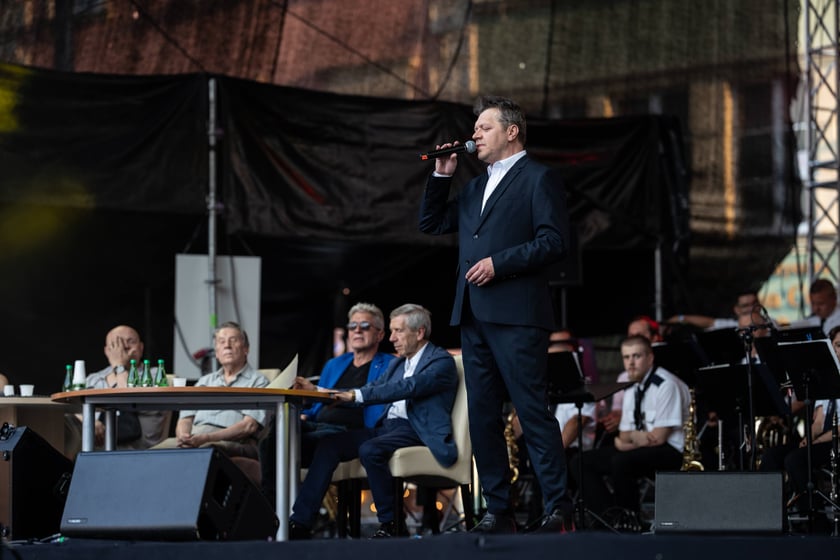 Koncert ?Hej szable w dłoń!? poświęcony Andrzejowi Waligórskiemu na Rynku we Wrocławiu, 26.06.2022 r.