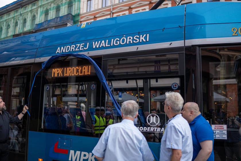 Wrocław pamięta o Andrzeju Waligórskim: tramwaj jego imienia i  wrocławski krasnal, 26.06.2022 r.