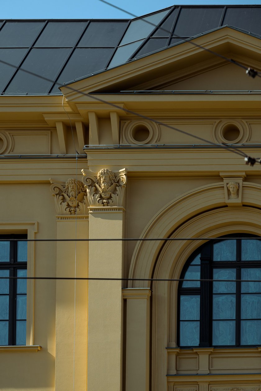 L?UNI swój wyjątkowy charakter zawdzięcza połączeniu zabytkowych elementów z nowoczesną myślą architektoniczną