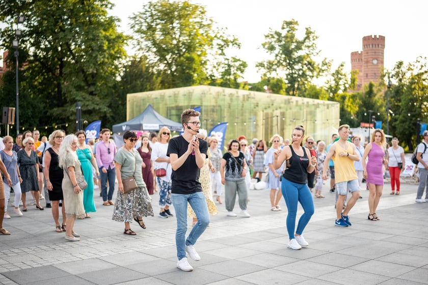 Wrocławska Potańcówka na placu Wolności cieszy się ogromna popularnością