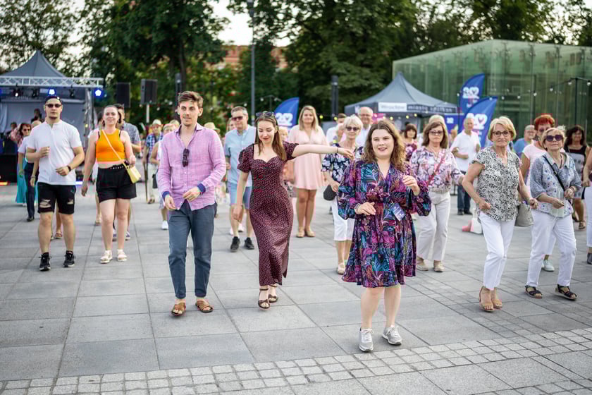 Wrocławska Potańcówka na placu Wolności cieszy się ogromna popularnością