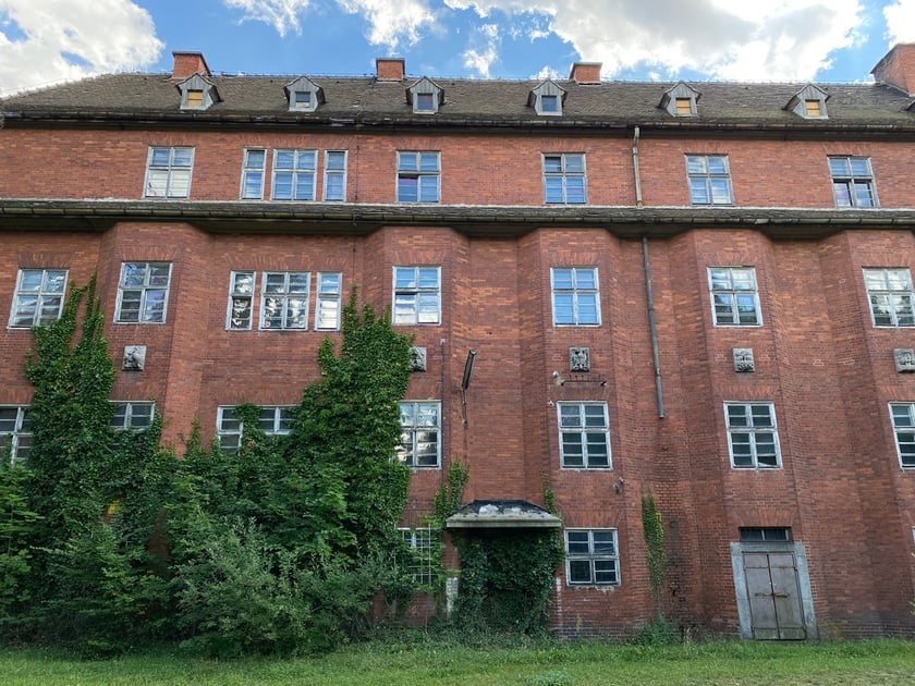 Budynek szpitalny w kompleksie na Praczach Odrzańskich (projekt wspólnie z Georgiem Müllerem)