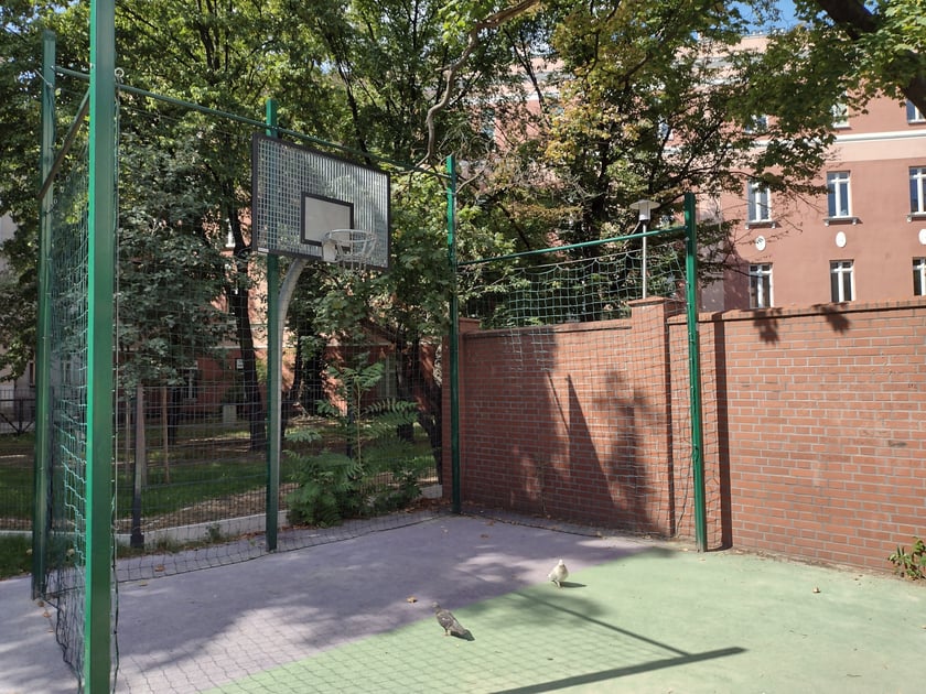 Podwórko na Nadodrzu, przy placu Świętego Macieja, po remoncie