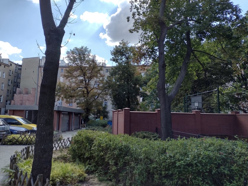 Podwórko na Nadodrzu, przy placu Świętego Macieja, po remoncie