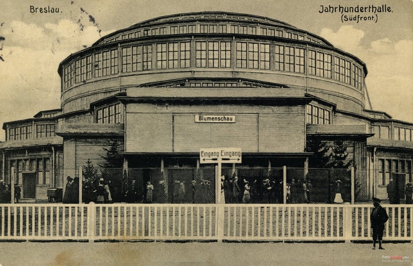 Hala Stulecia na archiwalnych zdjęciach: w czasie budowy i kilka miesięcy po jej oficjalnym otwarciu