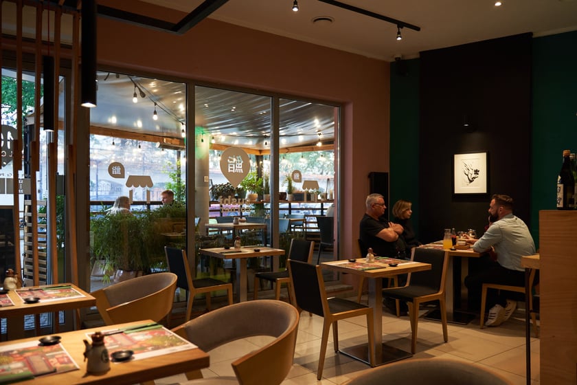 W Sushi Corner zjemy kolorowe rolki na bazie ryżu i ryby.