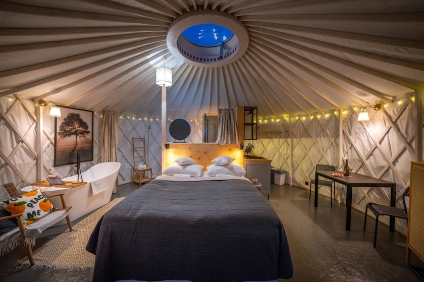 Warto porzucić rutynę i spróbować przenocować w nietypowym miejscu...