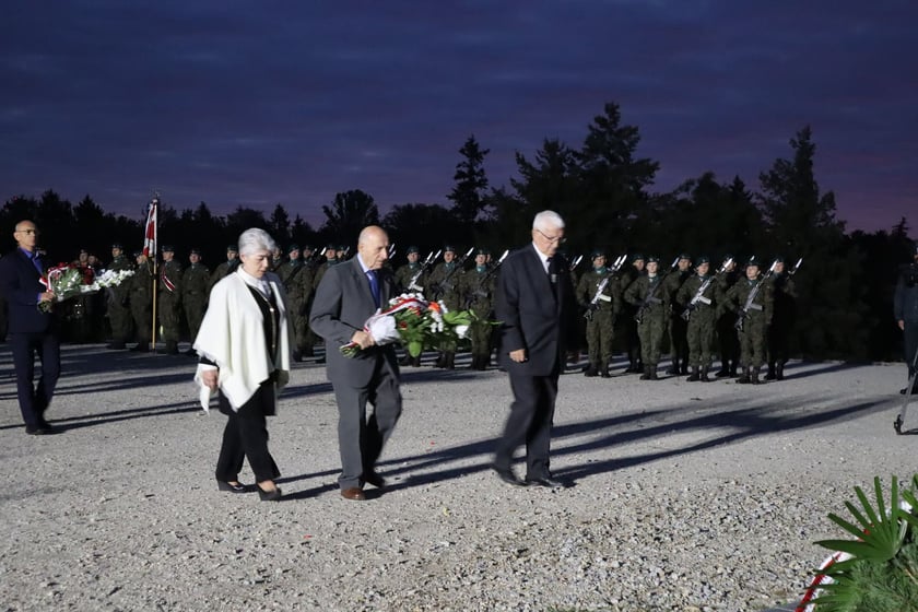 Uroczyste obchody 83. rocznicy wybuchu II wojny światowej na Cmentarzu Żołnierzy Polskich we Wrocławiu