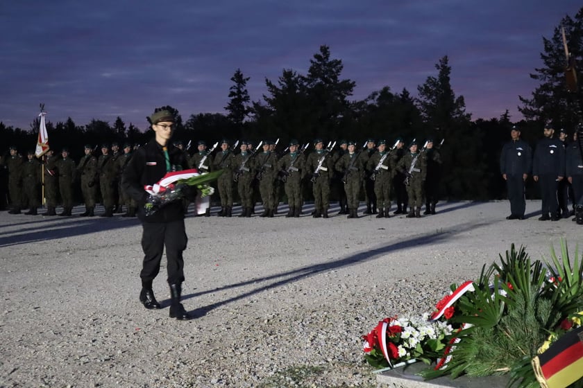 Uroczyste obchody 83. rocznicy wybuchu II wojny światowej na Cmentarzu Żołnierzy Polskich we Wrocławiu