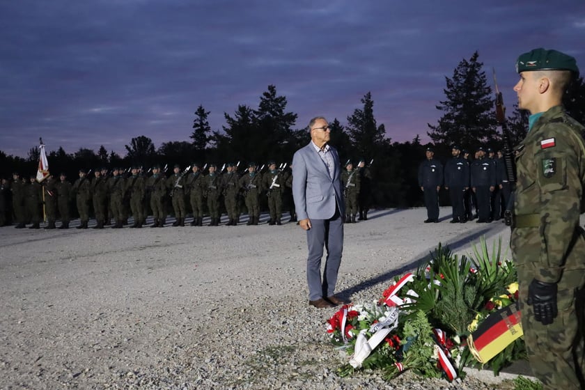 Uroczyste obchody 83. rocznicy wybuchu II wojny światowej na Cmentarzu Żołnierzy Polskich we Wrocławiu