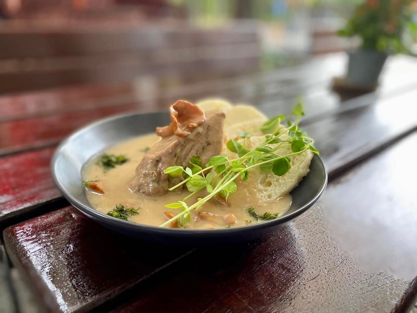 Restauracja Česká to lokal, gdzie zjesz knedliki i wypijesz piwo.