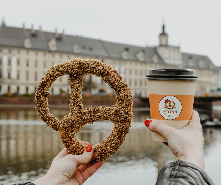 U Pana Precla na Świdnickiej zjesz precle nadziewane na słono lub słodko.