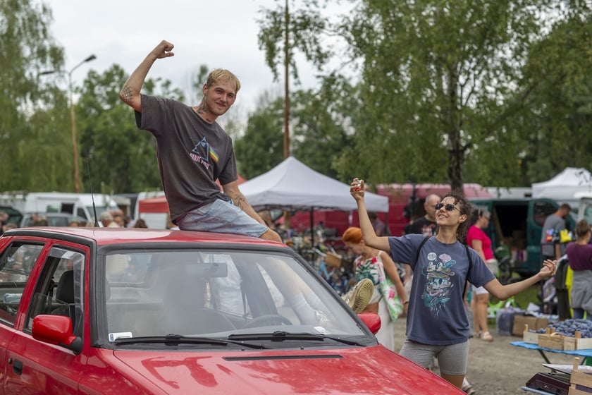 Targowisko na Młynie Sułkowice we Wrocławiu w każdą niedzielę przyciąga tłumy kupujących i sprzedających