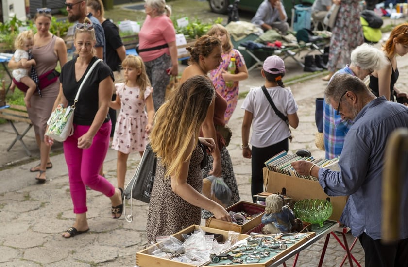 Targowisko na Młynie Sułkowice we Wrocławiu w każdą niedzielę przyciąga tłumy kupujących i sprzedających