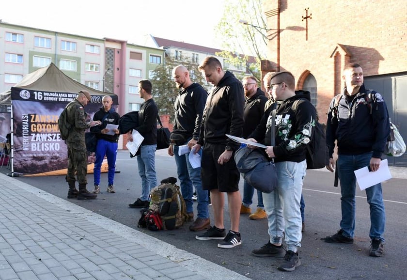 rekrutacja do Wojsk Obrony Terytorialnej (WOT) we Wrocławiu