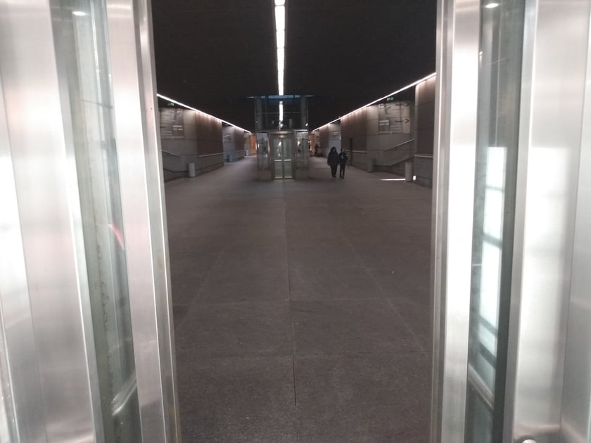 Działające obecnie na rondzie Reagana windy wożą ludzi od 2008 roku