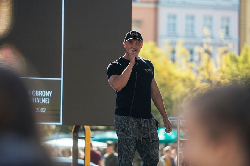 Na zdjęciu żołnierki i żołnierze Wojsk Obrony Terytorialnej we Wrocławiu