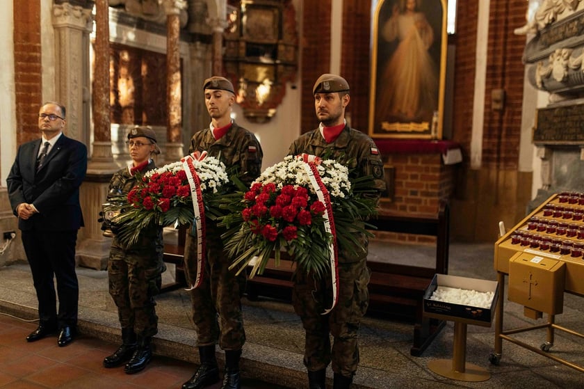 Na zdjęciu żołnierki i żołnierze Wojsk Obrony Terytorialnej we Wrocławiu