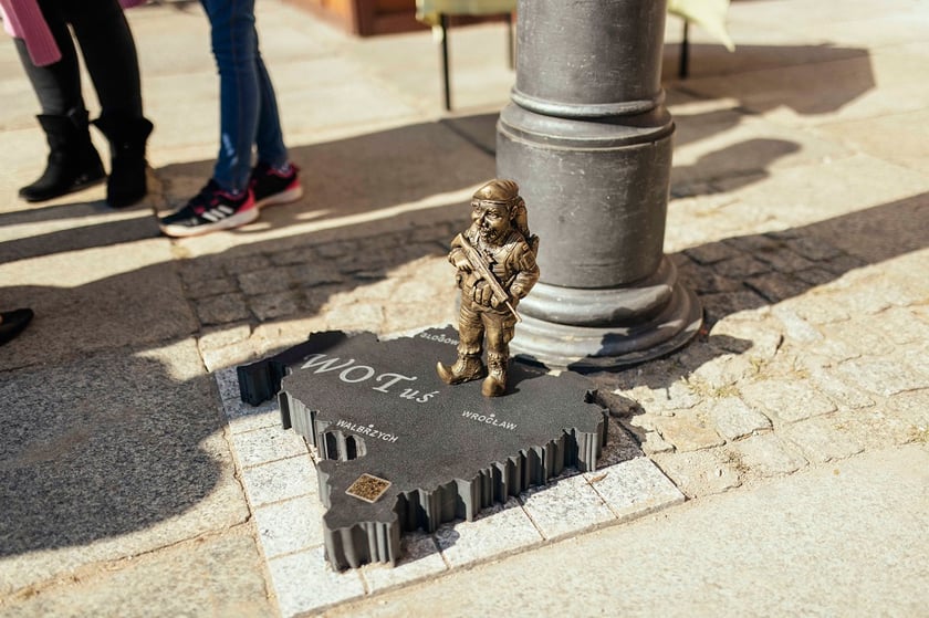 Na zdjęciu żołnierki i żołnierze Wojsk Obrony Terytorialnej we Wrocławiu