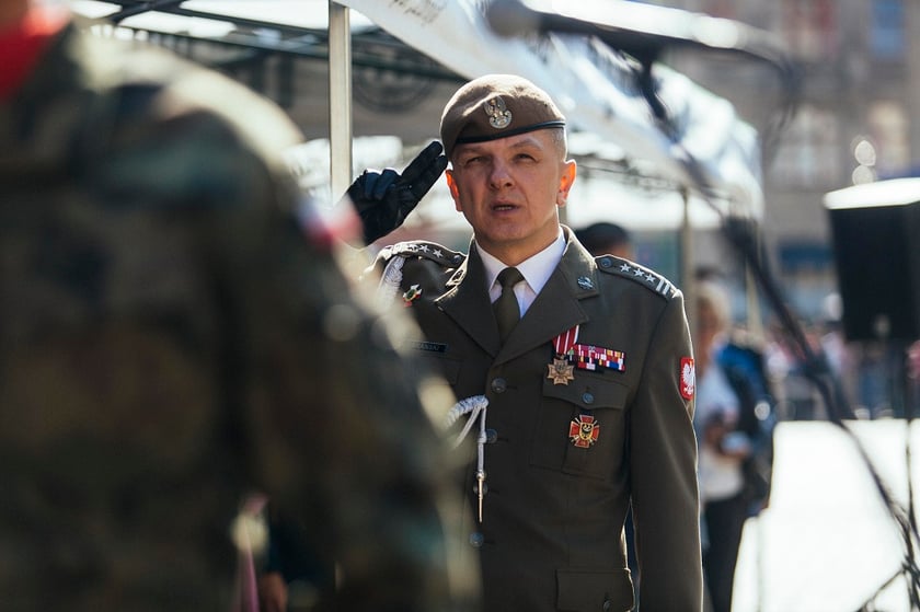 Na zdjęciu żołnierki i żołnierze Wojsk Obrony Terytorialnej we Wrocławiu