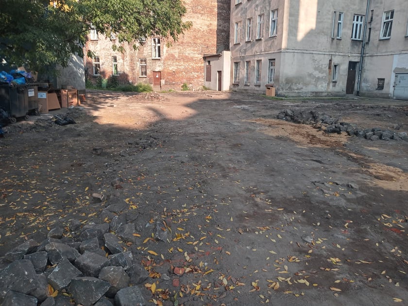 Podwórko na Nadodrzu przed remontem