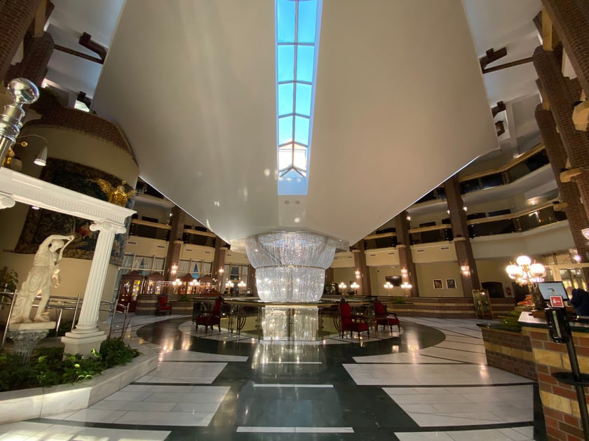 Hotel Jana Pawła II na Ostrowie Tumskim - wnętrza postmodernistyczne