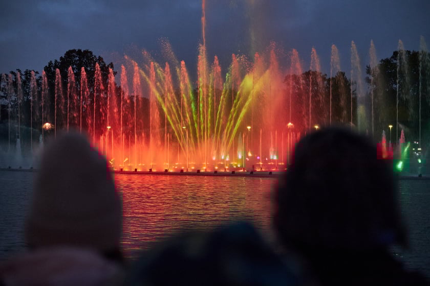 Na zdjęciu ostatni w 2022 r. pokaz Wrocławskiej Fontanny Multimedialnej