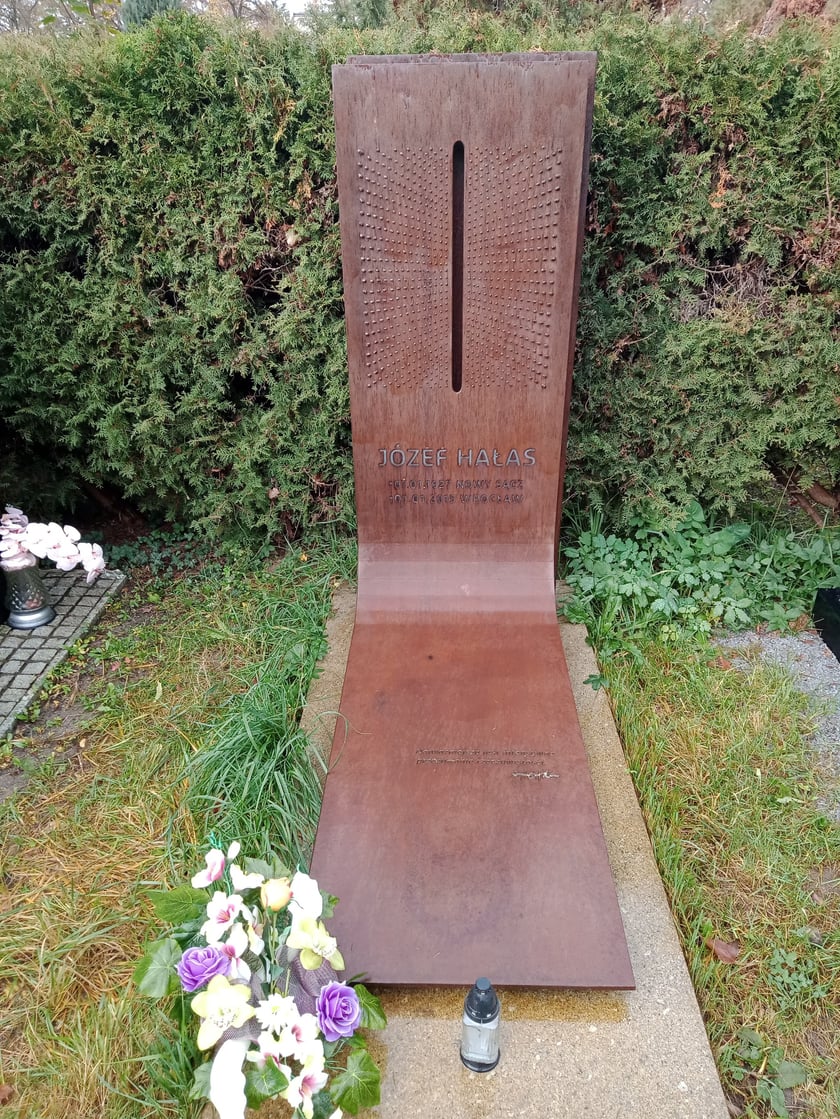 Prof. Józef Hałas, artysta-malarz, spoczywa na Cmentarzu Osobowickim