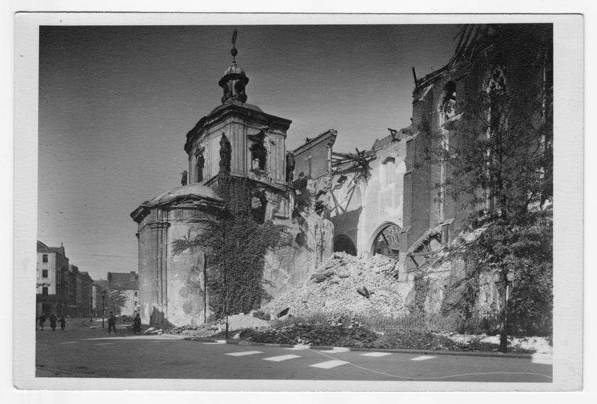 Zniszczony podczas wojny Wrocław 1945