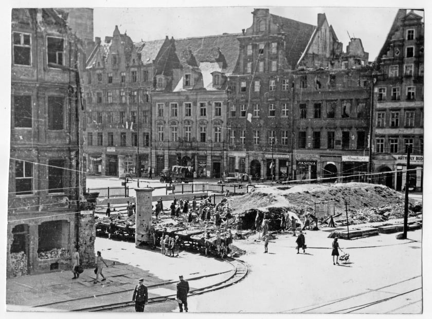 Zniszczony podczas wojny Wrocław 1946