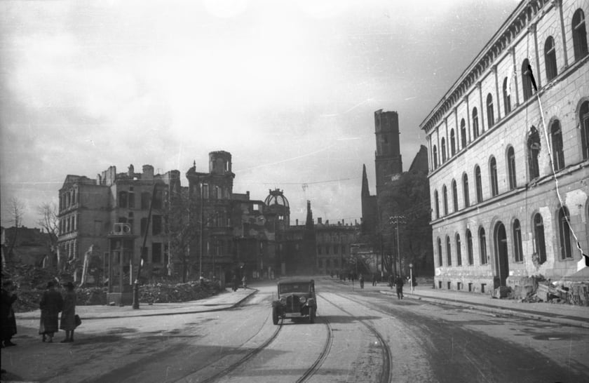Zniszczony podczas wojny Wrocław 1946
