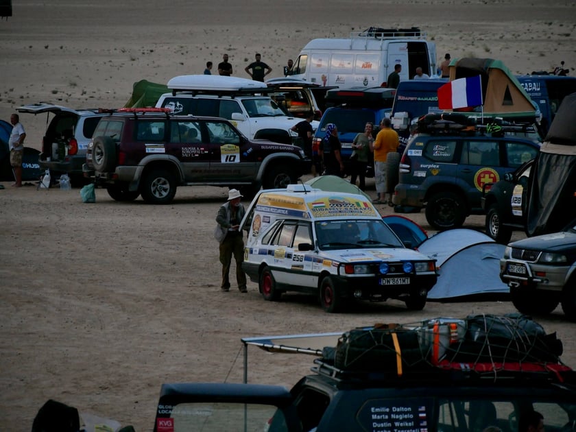 Na zdjęciu kolejny etap rajdu Budapeszt - Bamako