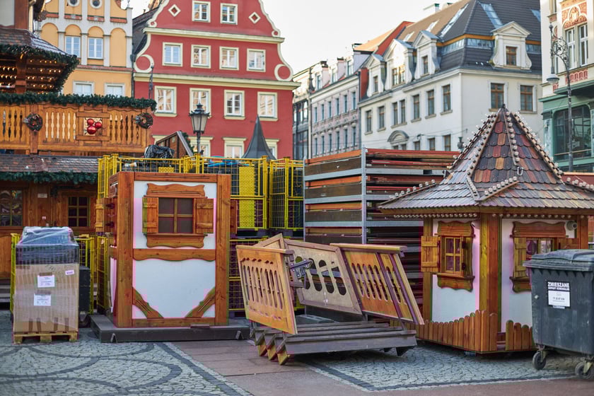 Budowa Jarmarku Bożonarodzeniowego 2022 we Wrocławiu