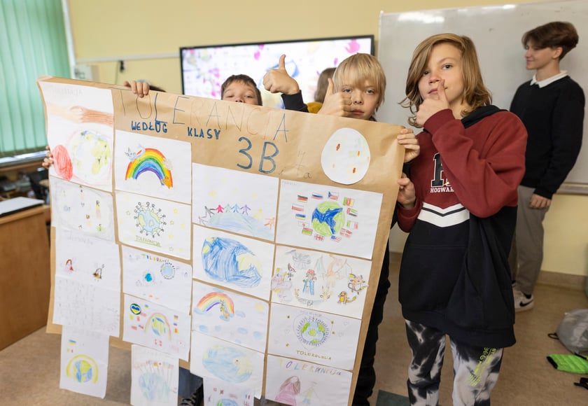 Dzień Tolerancji w SP nr 63 we Wrocławiu - zajęcia plastyczne