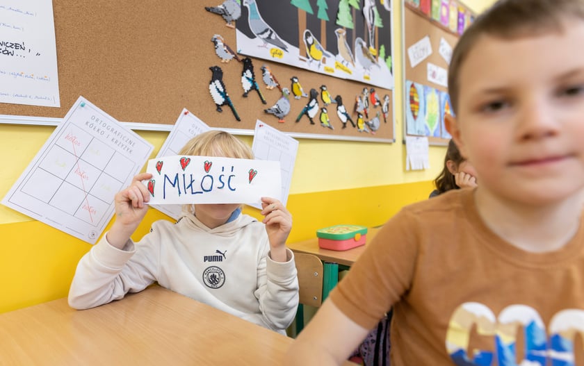 Dzień Tolerancji w SP nr 63 we Wrocławiu - zajęcia plastyczne