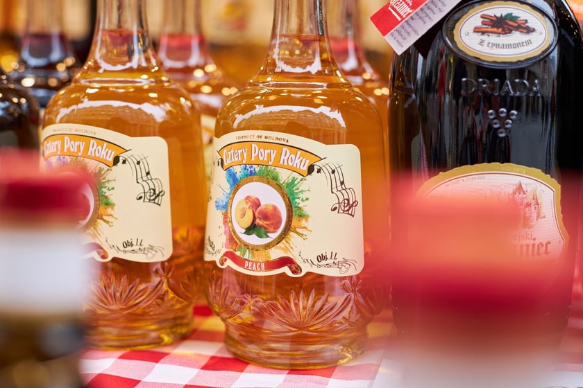 Na zdjęciu specjały, które można kupić na Jarmarku Bożonarodzeniowym 2022 we Wrocławiu