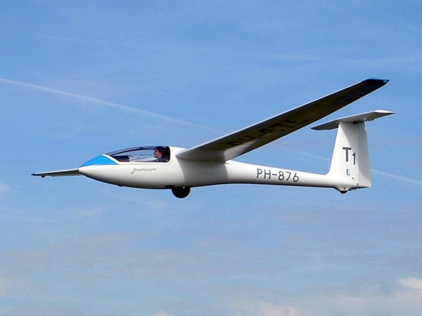 SZD-51 Junior. W 1985 roku przeniesiono do Wrocławia produkcję szybowca szkolno-treningowego SZD-51 Junior. Do końca 1996 roku powstało tu 210 szybowców tego typu.