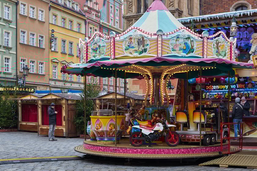 Na zdjęciu: dziecięca karuzela