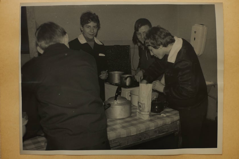 Archiwalne zdjęcia uczniów pochodzą z kronik SP nr 1 we Wrocławiu