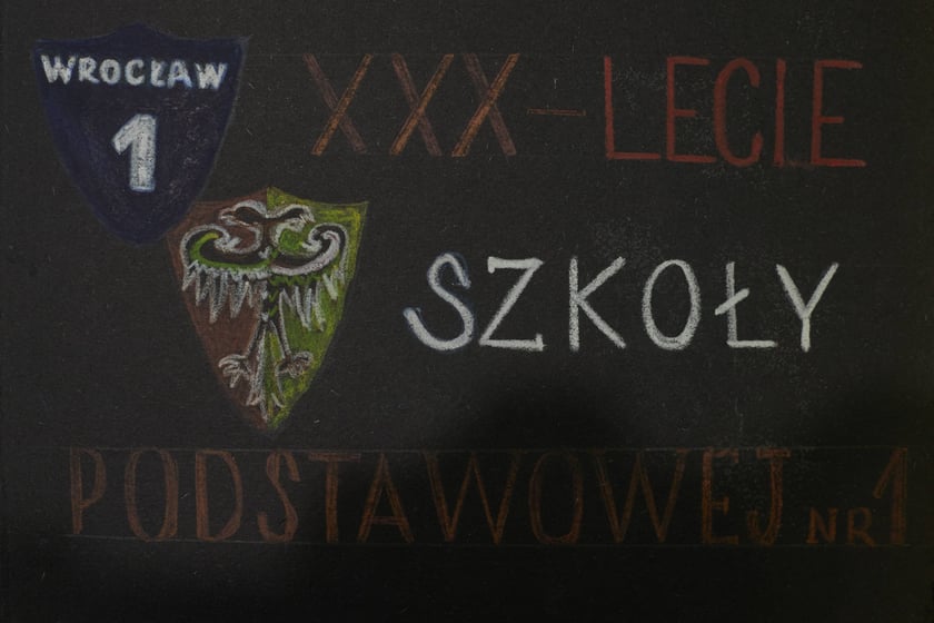 Archiwalne zdjęcia uczniów pochodzą z kronik SP nr 1 we Wrocławiu