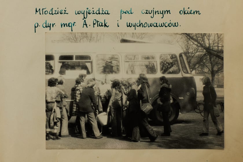 Archiwalne zdjęcia uczniów pochodzą z kronik SP nr 1 we Wrocławiu