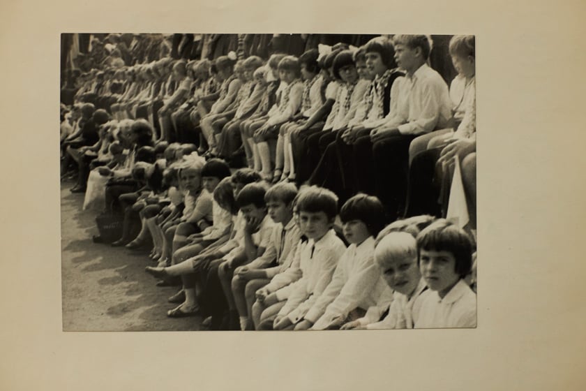 Archiwalne zdjęcia uczniów pochodzą z kronik SP nr 1 we Wrocławiu