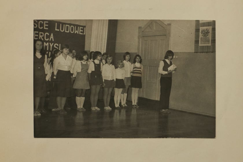Archiwalne zdjęcia uczniów pochodzą z kronik SP nr 1 we Wrocławiu