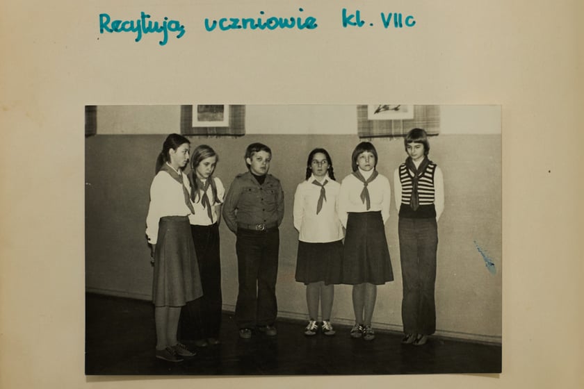 Archiwalne zdjęcia uczniów pochodzą z kronik SP nr 1 we Wrocławiu