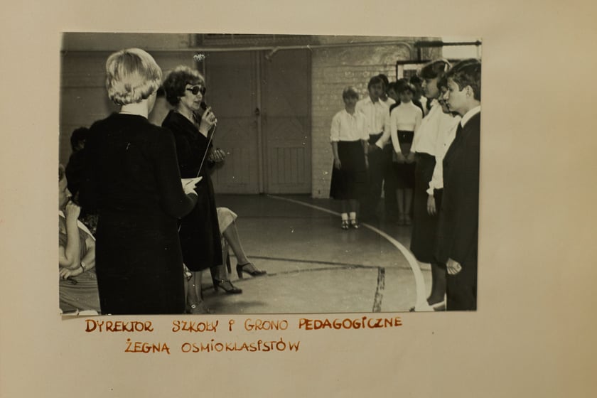 Archiwalne zdjęcia uczniów pochodzą z kronik SP nr 1 we Wrocławiu
