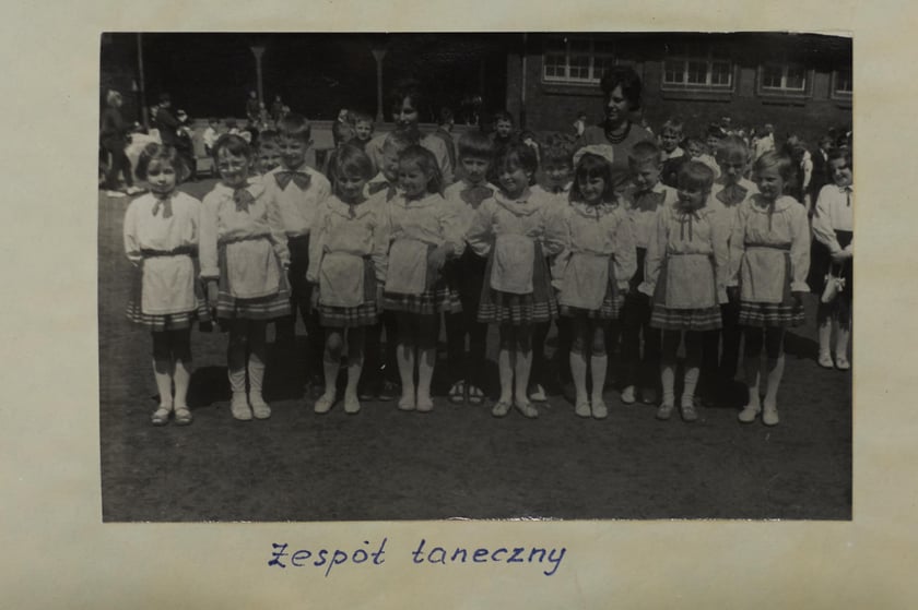 Archiwalne zdjęcia uczniów pochodzą z kronik SP nr 1 we Wrocławiu