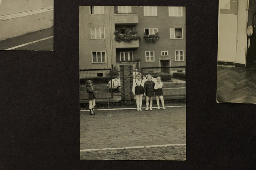 Archiwalne zdjęcia uczniów pochodzą z kronik SP nr 1 we Wrocławiu