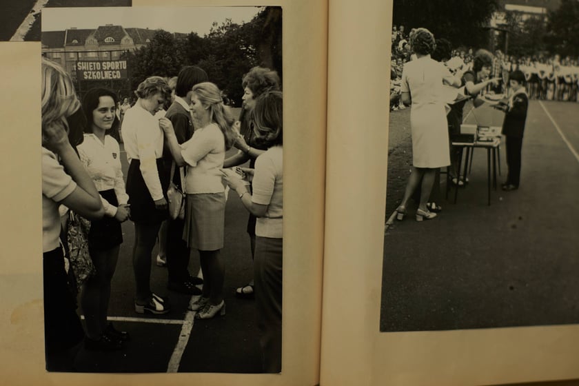 Archiwalne zdjęcia uczniów pochodzą z kronik SP nr 1 we Wrocławiu